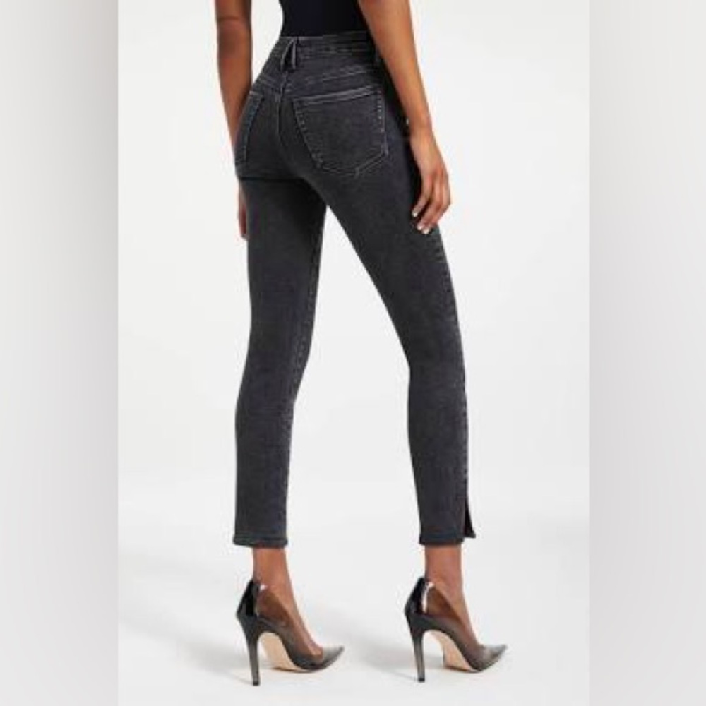 NWT! Good American Good Legs Crop With Mini Slit in Black